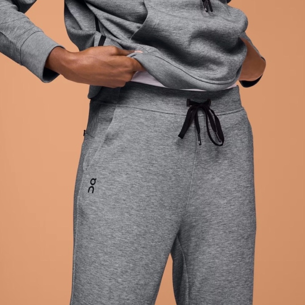 On Running Women’s Charcoal Joggers Small
